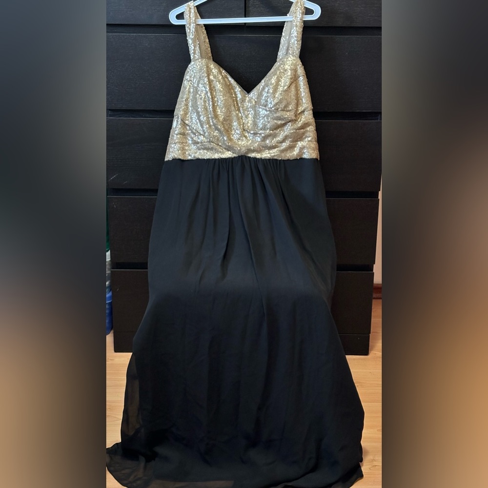 Long Sweetheart Neckline Sequin & Poly Chiffon Dress